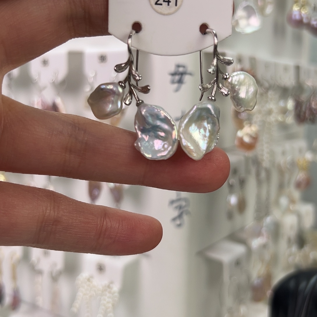 木***i非金属巴洛克花瓣耳饰 