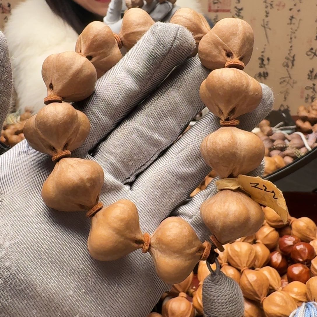 冰***鱼橄榄核手串三面佛