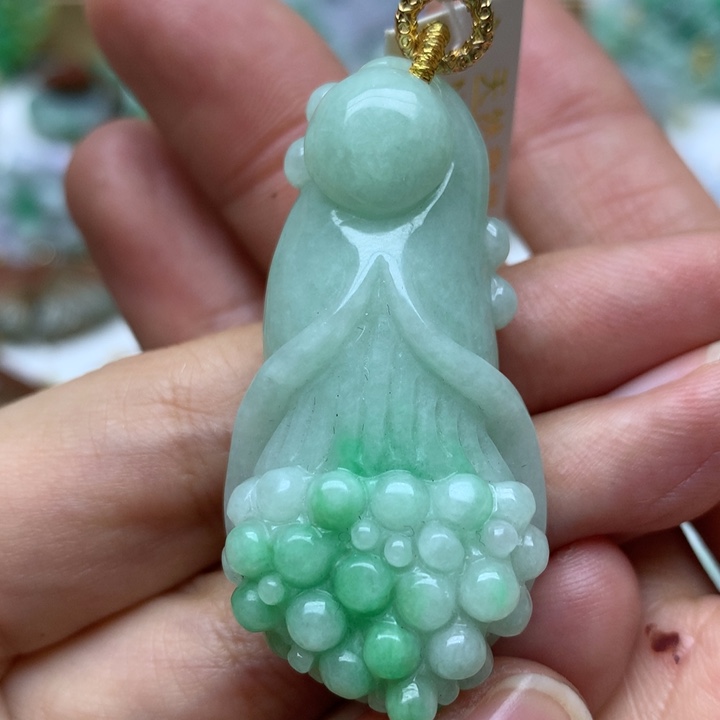 翡翠颈饰未镶嵌翡翠
