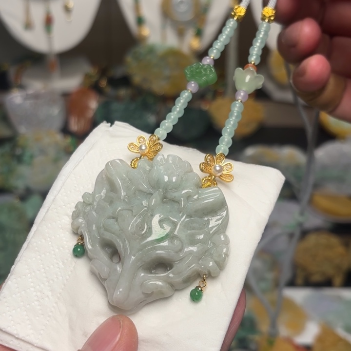 翡翠颈饰未镶嵌吊坠