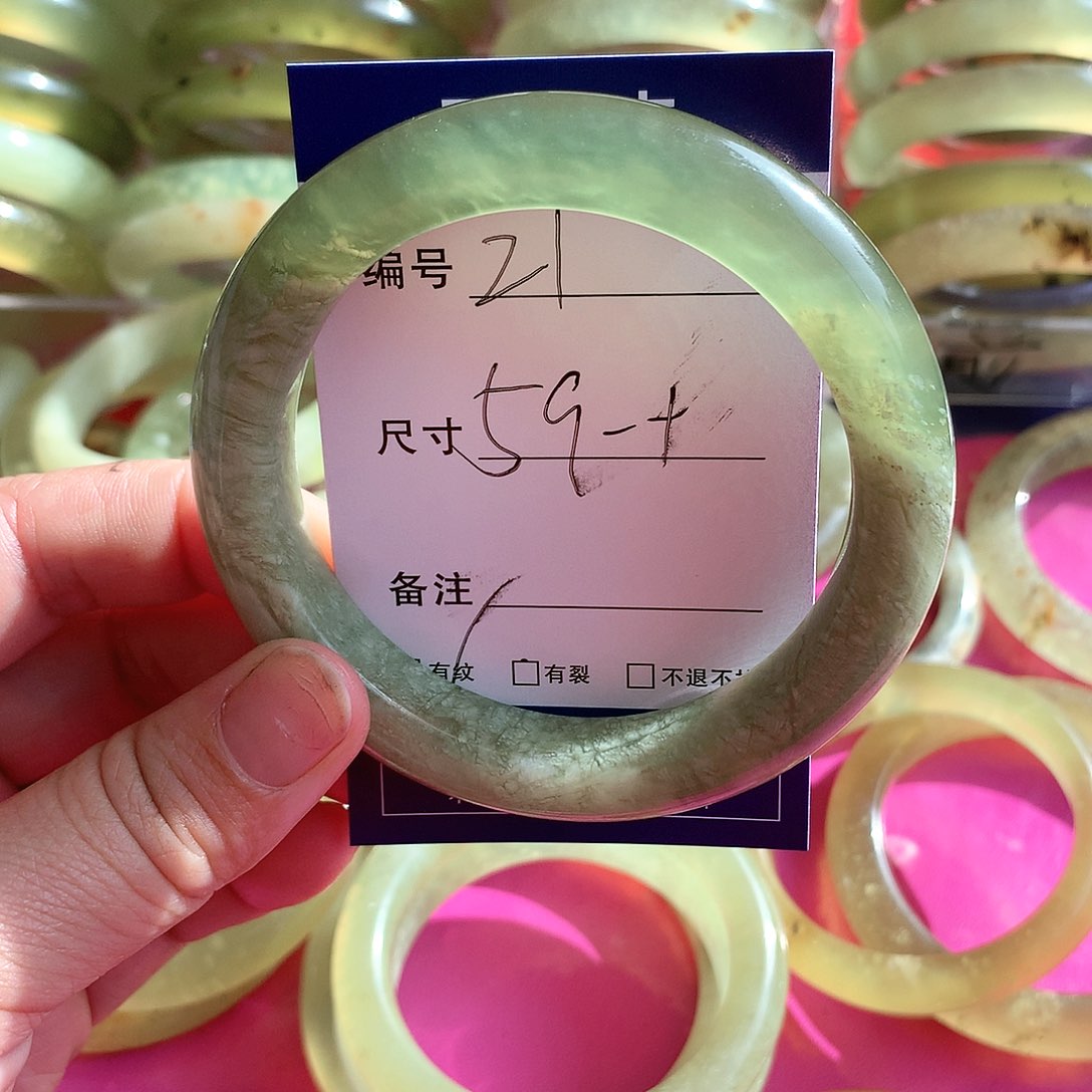 蛇纹石玉手镯未镶嵌