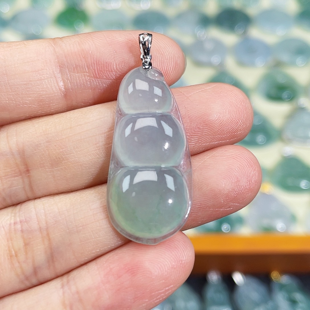 翡翠18K金镶嵌颈饰吊坠