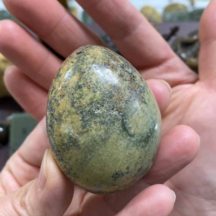 未镶嵌岫岩河磨玉（透闪石质玉）把件