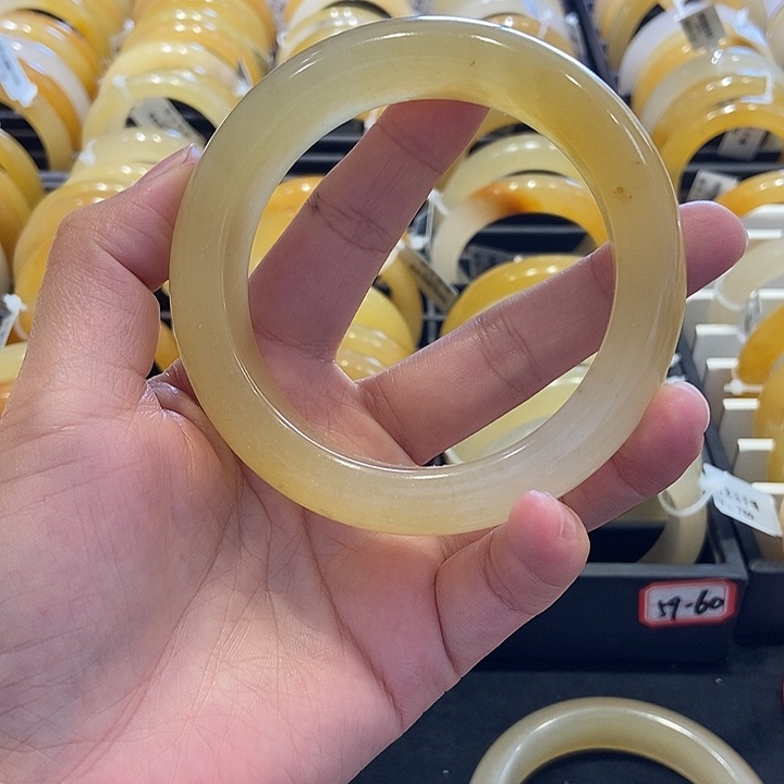 石英质玉（黄龙玉）手镯未镶嵌