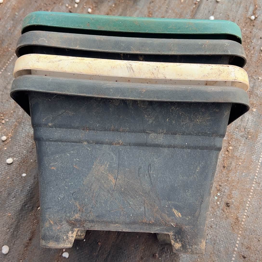 黑白绿方盆27口径18.5高 4个