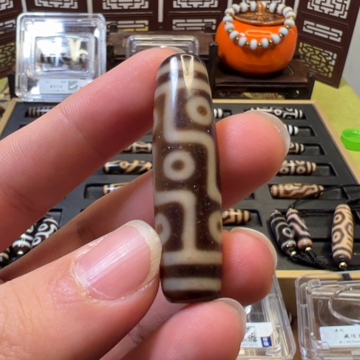 王***玛瑙/玉髓未镶嵌颈饰