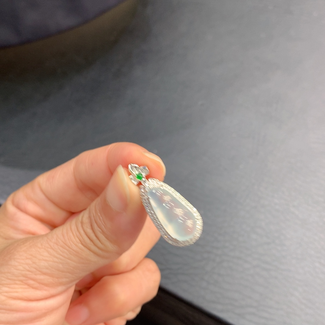 吊坠(不含链)18K金镶嵌翡翠