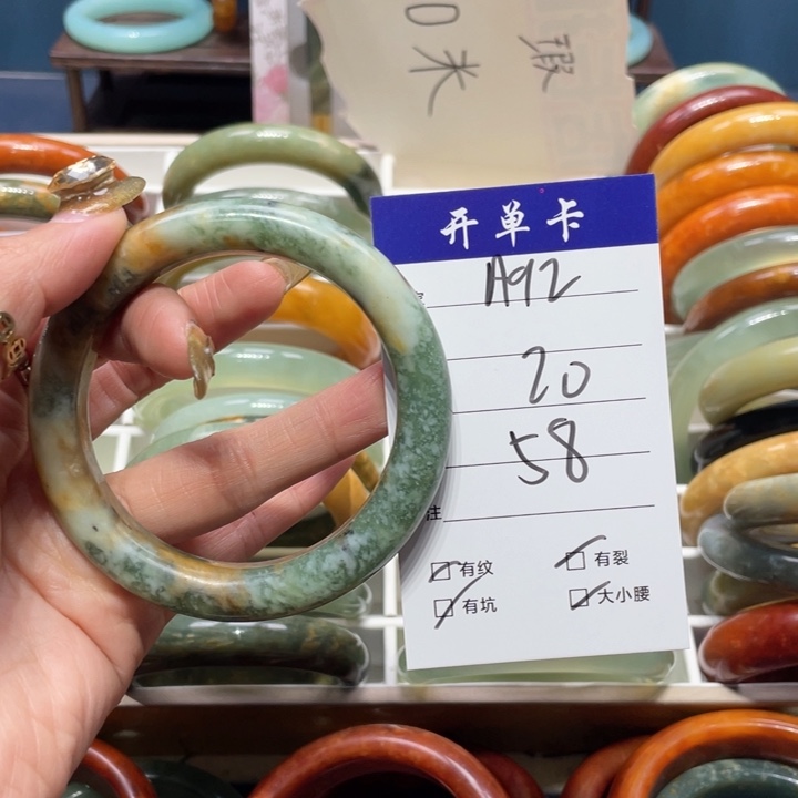 蛇纹石玉手镯未镶嵌菲*