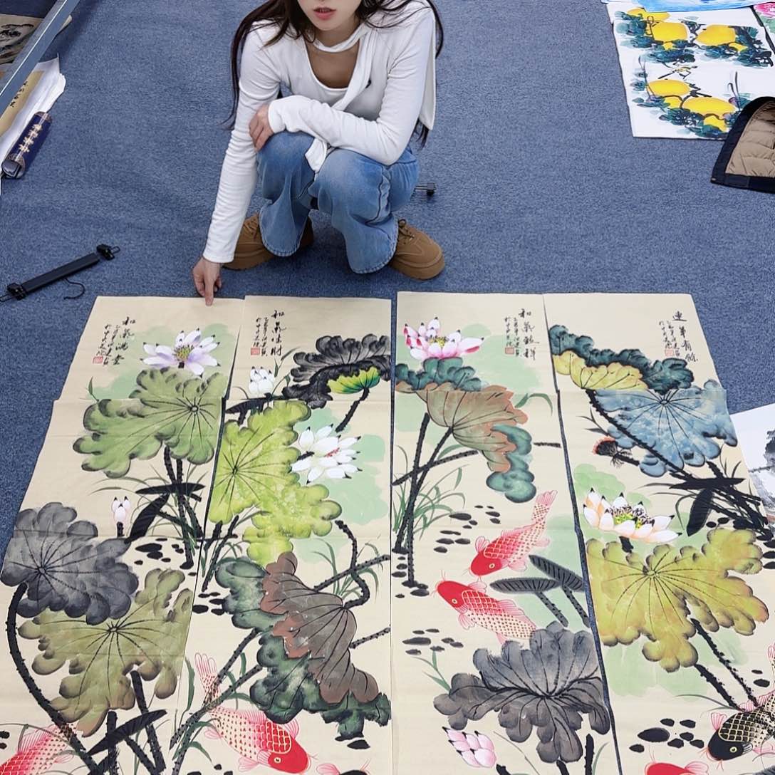 国画作品小姐姐放漏中