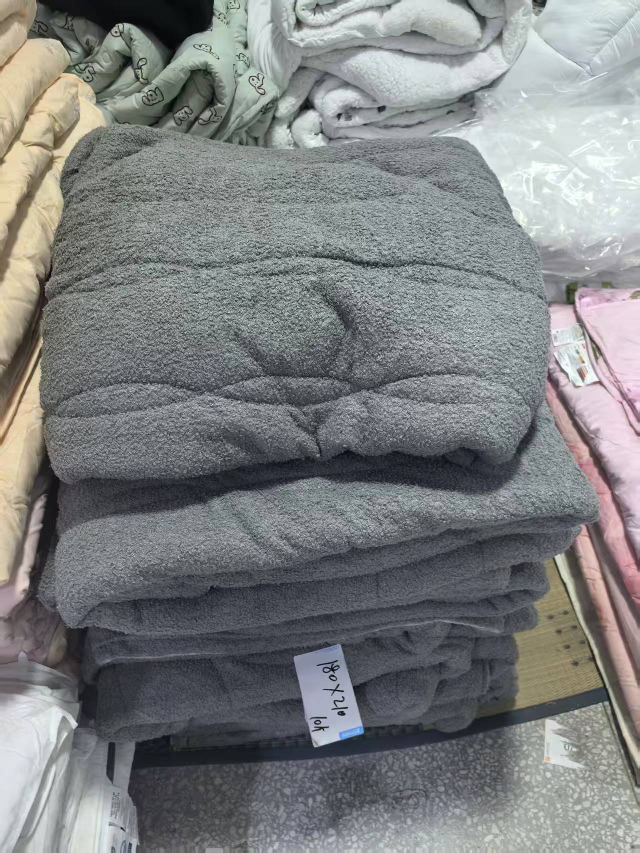 《厚广家》3楼180×210灰色法兰绒/卷毛绒被子 发1张6斤