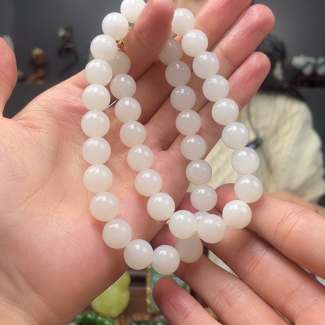 淡***雪和田玉未镶嵌挂件