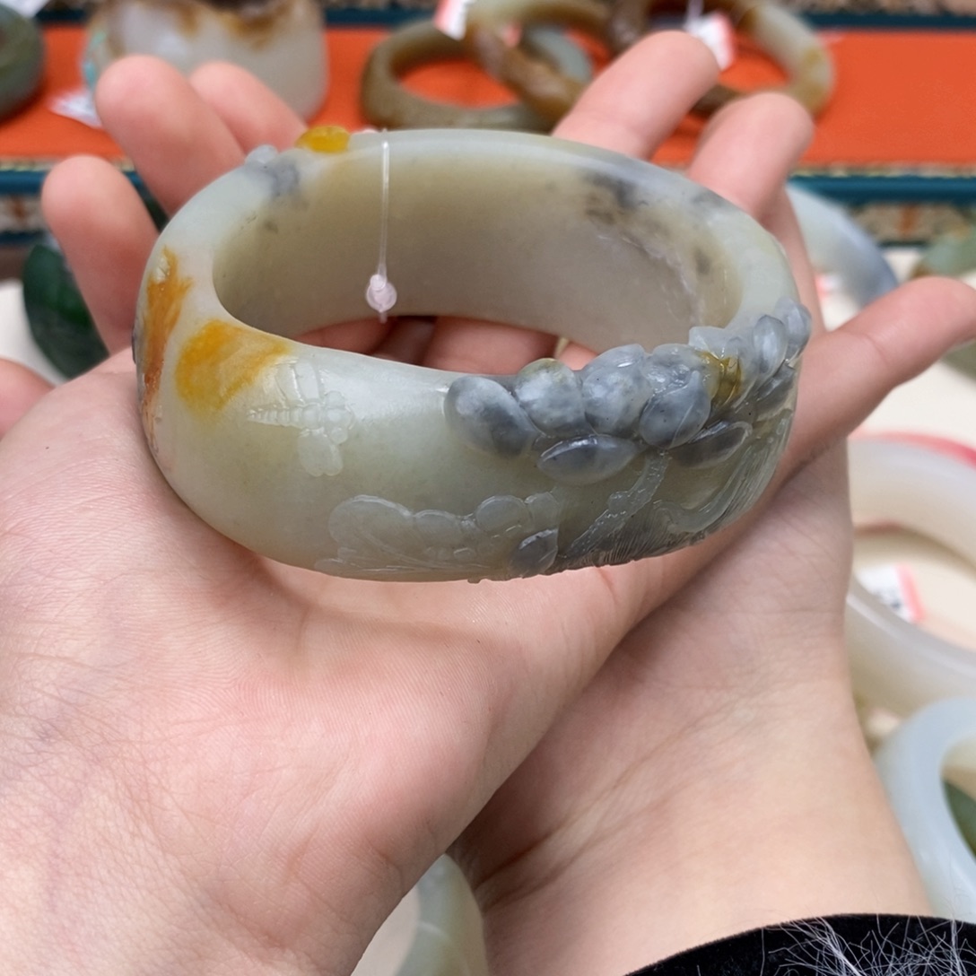 和田玉未镶嵌手镯   60.8 定制