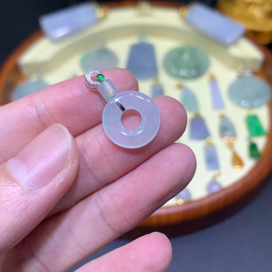 翡翠吊坠(不含链)18K金镶嵌