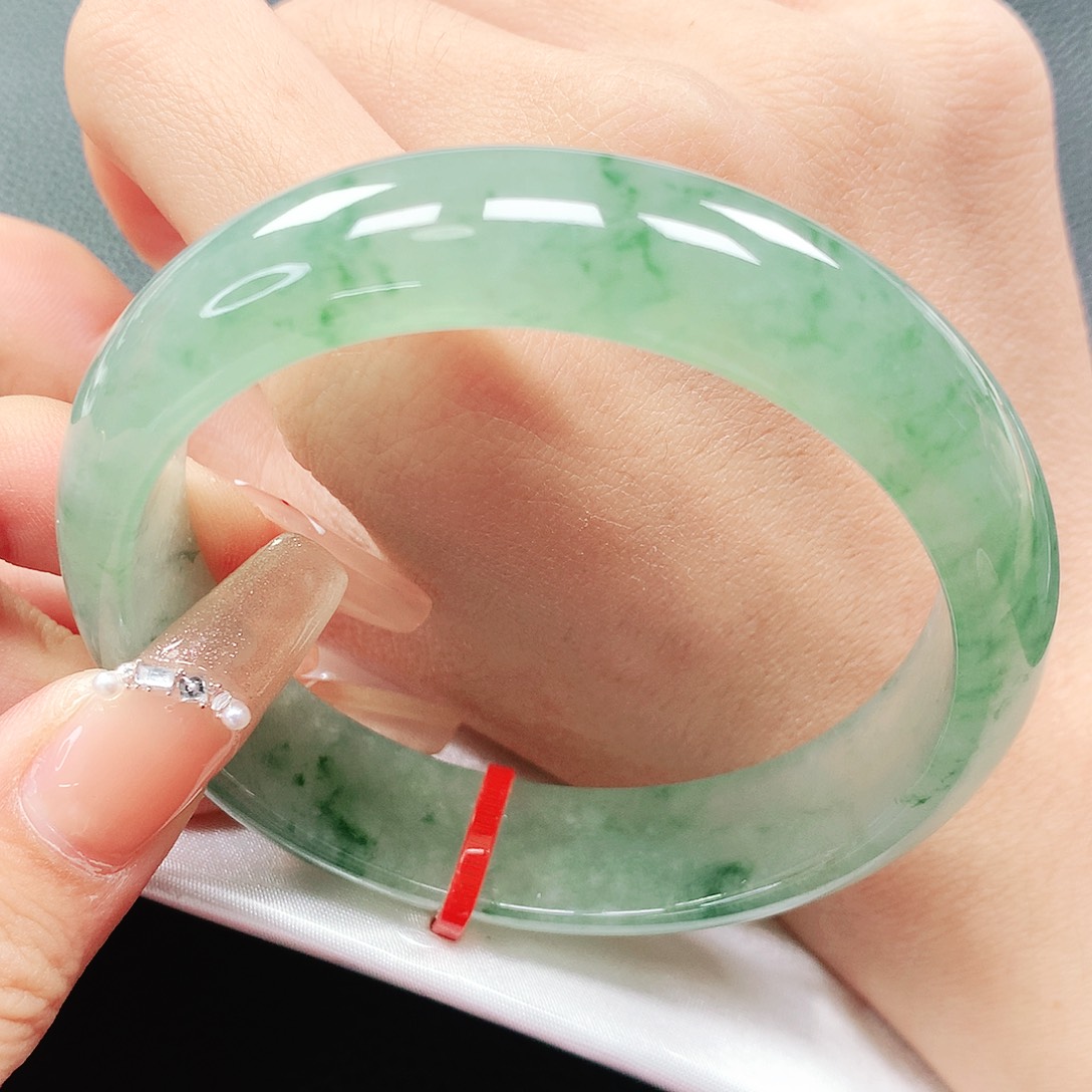 翡翠手镯未镶嵌58圈