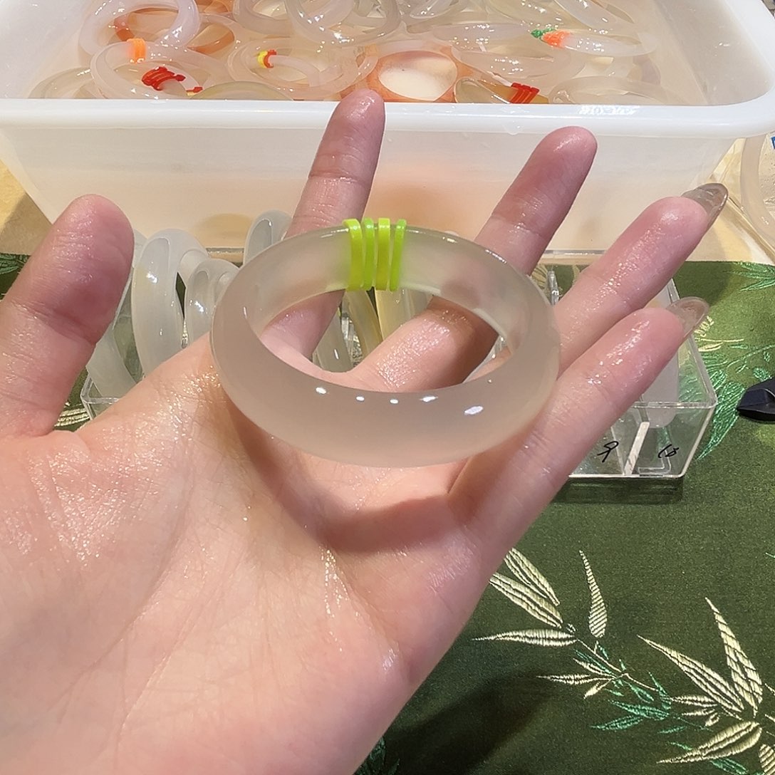 妳***玛瑙/玉髓未镶嵌手镯