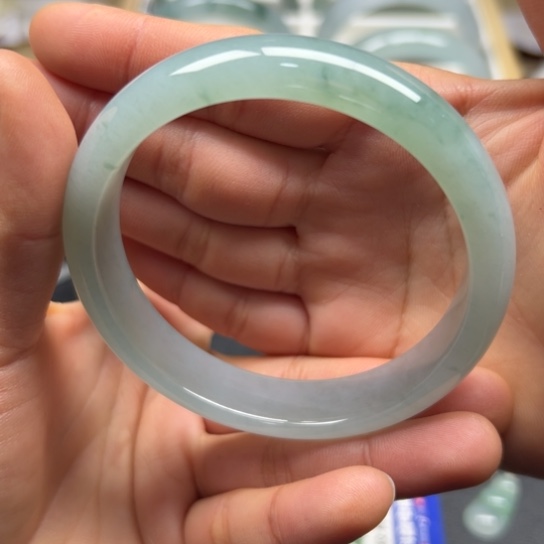 翡翠手镯未镶嵌手镯