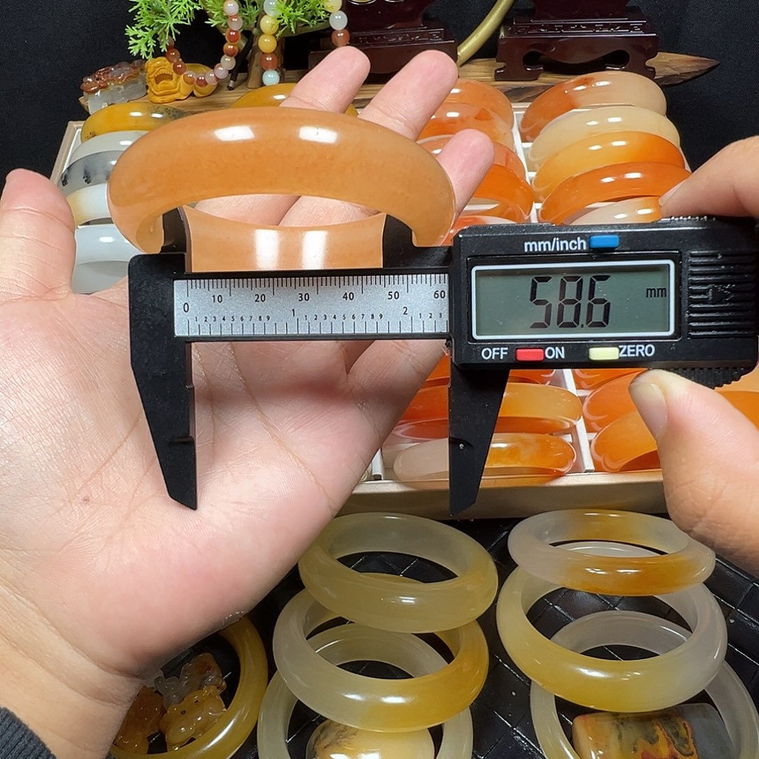 石英质玉（黄龙玉）未镶嵌手镯