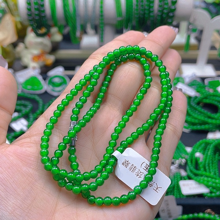 翡翠颈饰未镶嵌高冰阳绿卡4