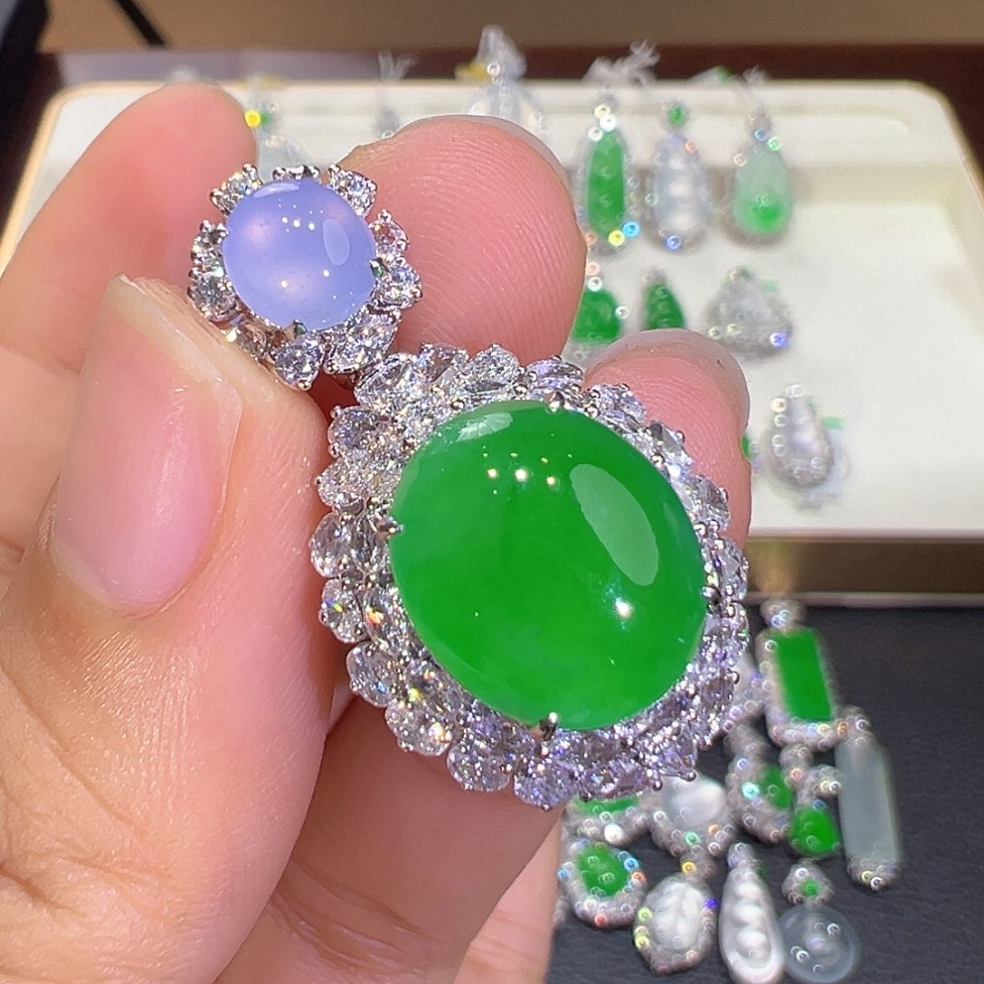 翡翠18K金镶嵌颈饰