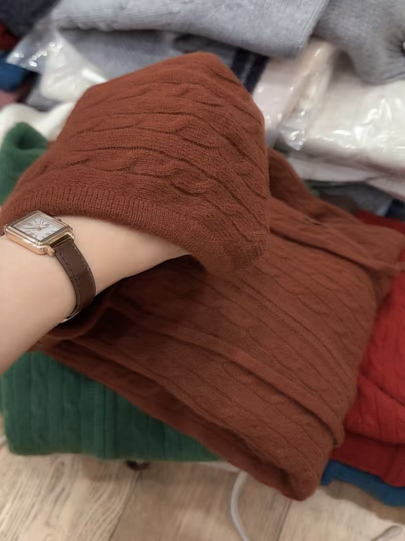 七言家高货100%羊！#枫叶橘刺绣小马麻花抽绳拉链帽衫065