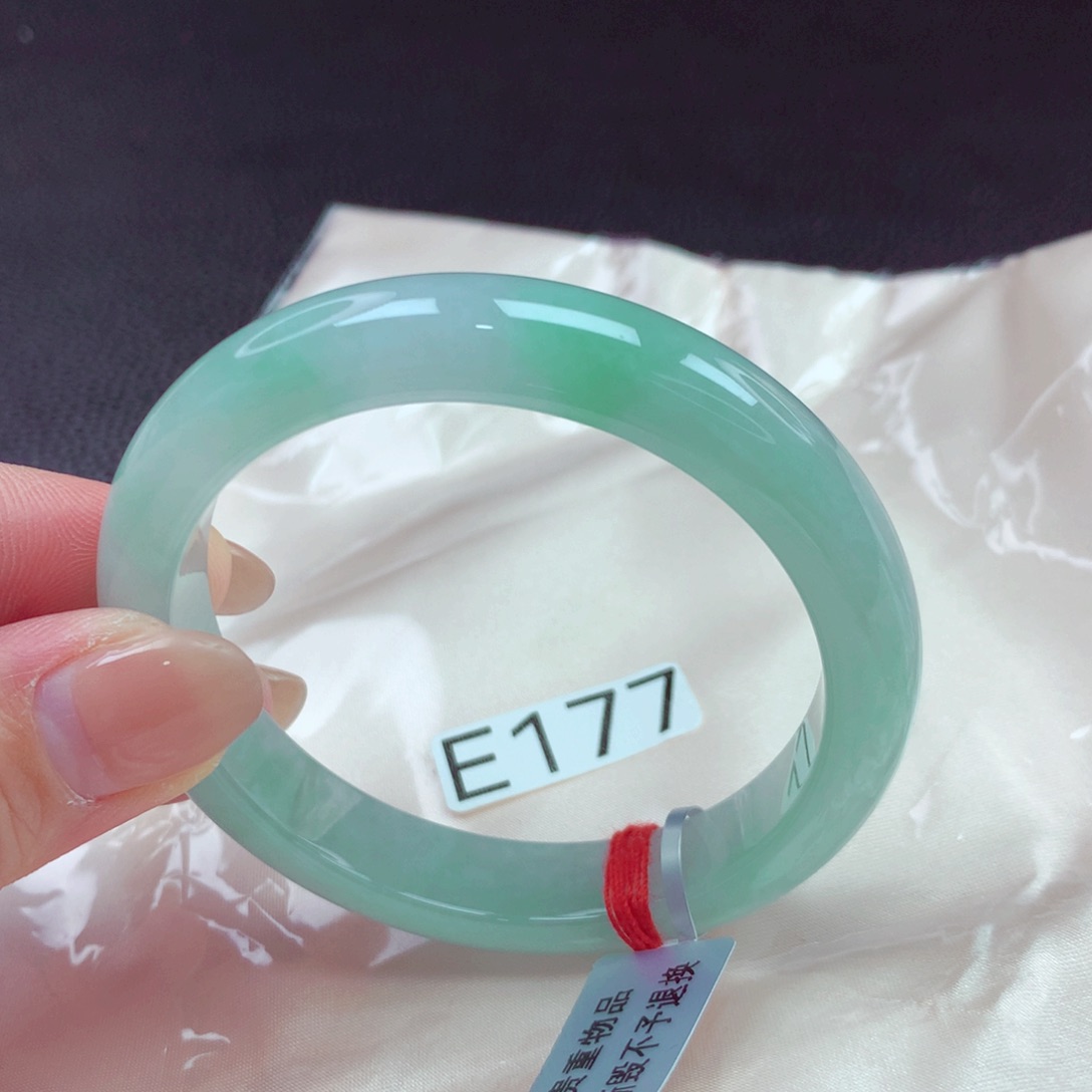 翡翠手镯未镶嵌手镯88