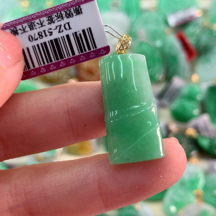 翡翠吊坠(不含链)18K金镶嵌