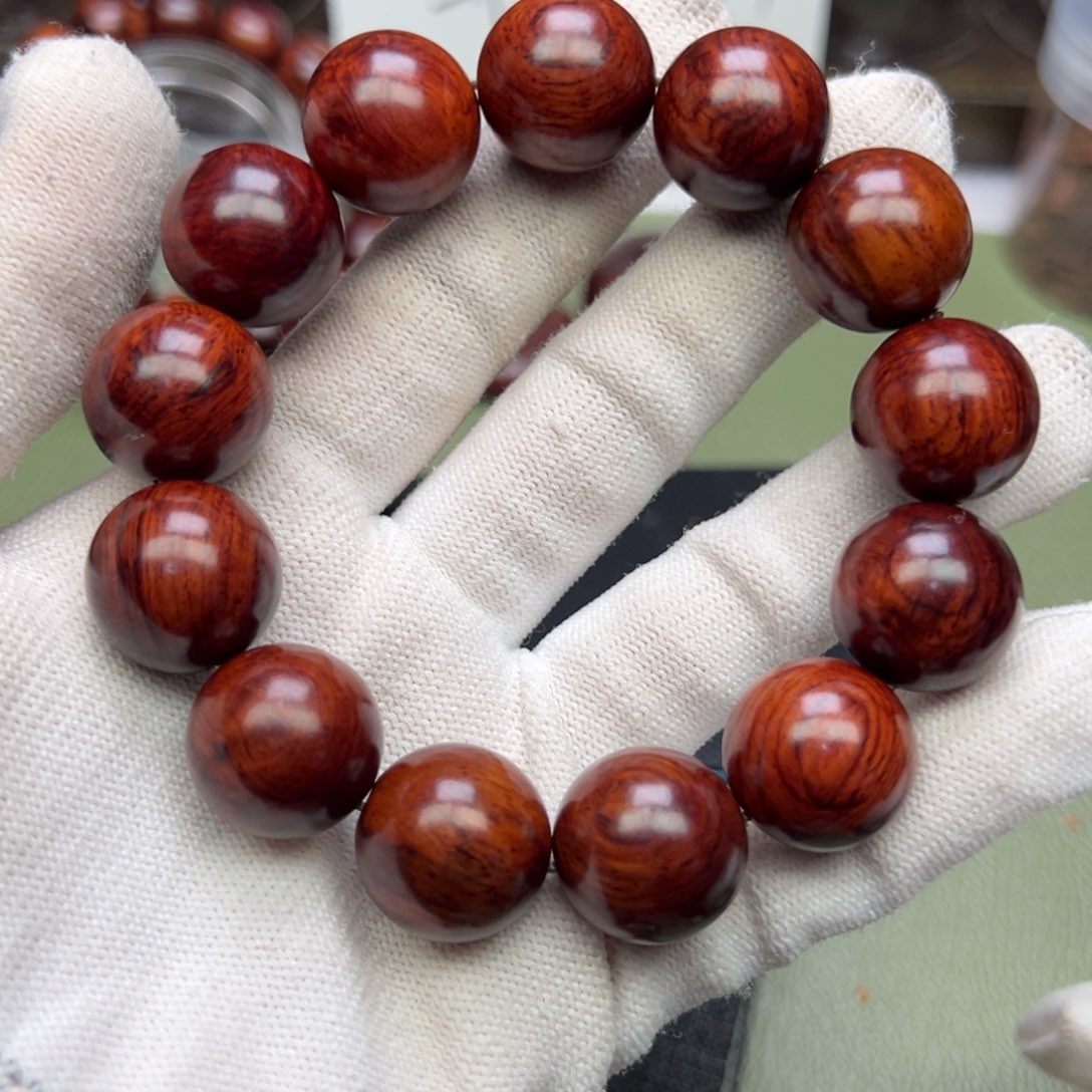 降真香其他海南红降1.8红油底满结油瑕疵。00