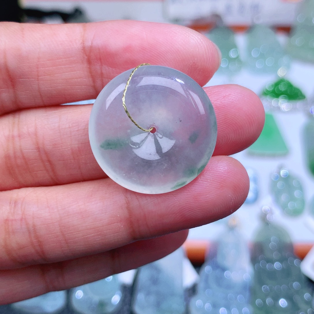 翡翠未镶嵌颈饰扣子