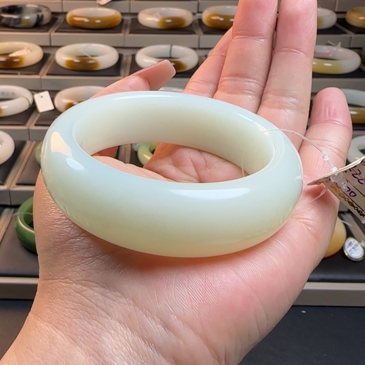 和田玉未镶嵌手镯