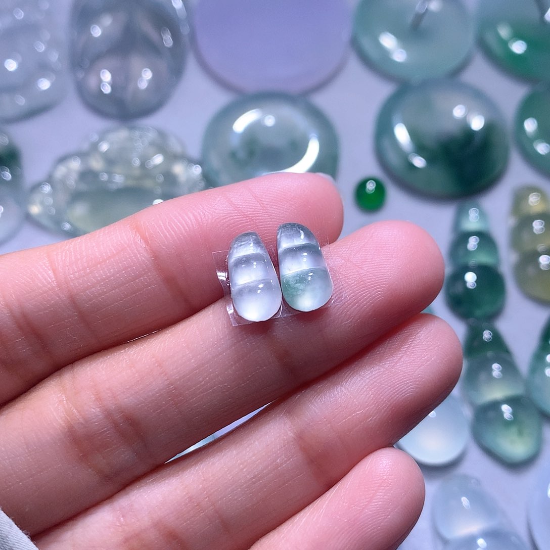 【闪购商品】翡翠颈饰未镶嵌一对
