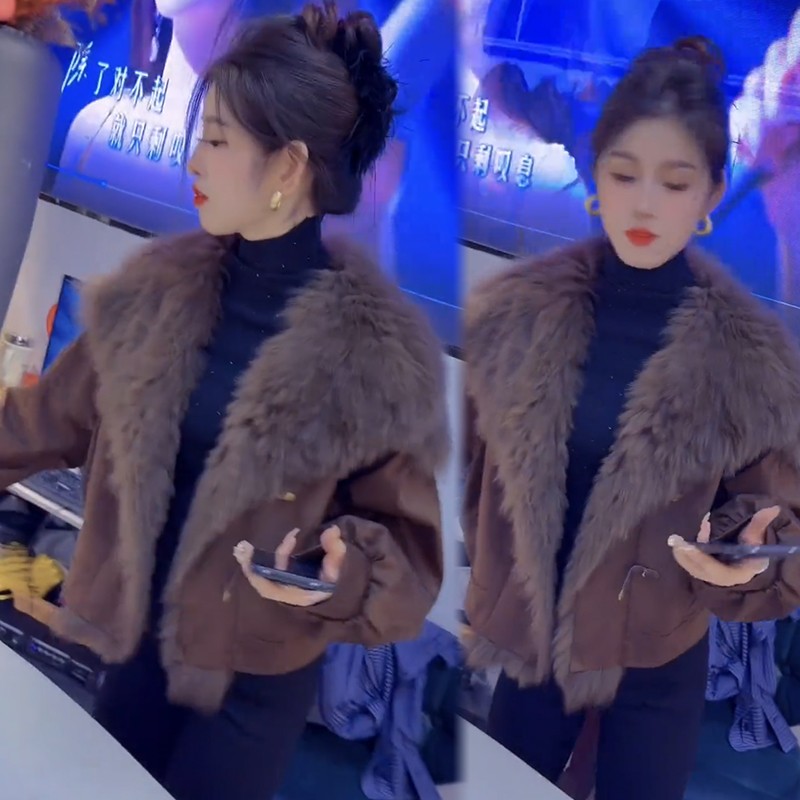 轻熟风毛毛领高级感短外套女冬季气质减龄显瘦拼接大毛领一体夹克