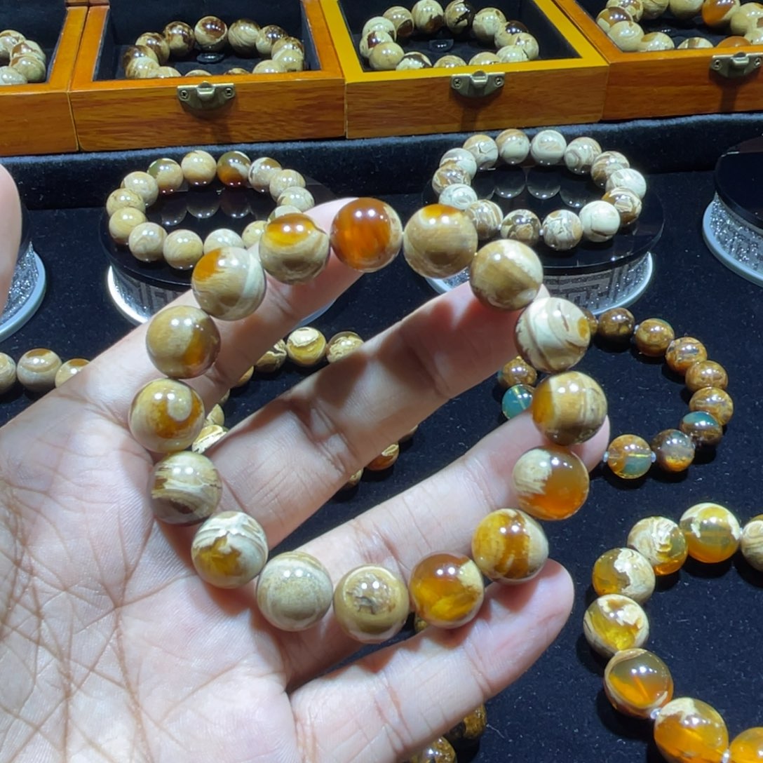 未镶嵌琥珀裸石 13规格天眼蛋黄溶洞