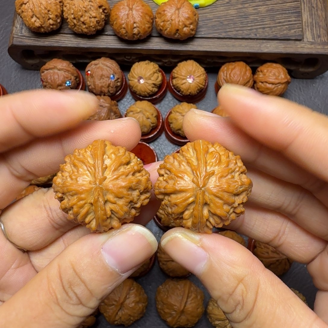 远***方把件文玩核桃31尺绣球