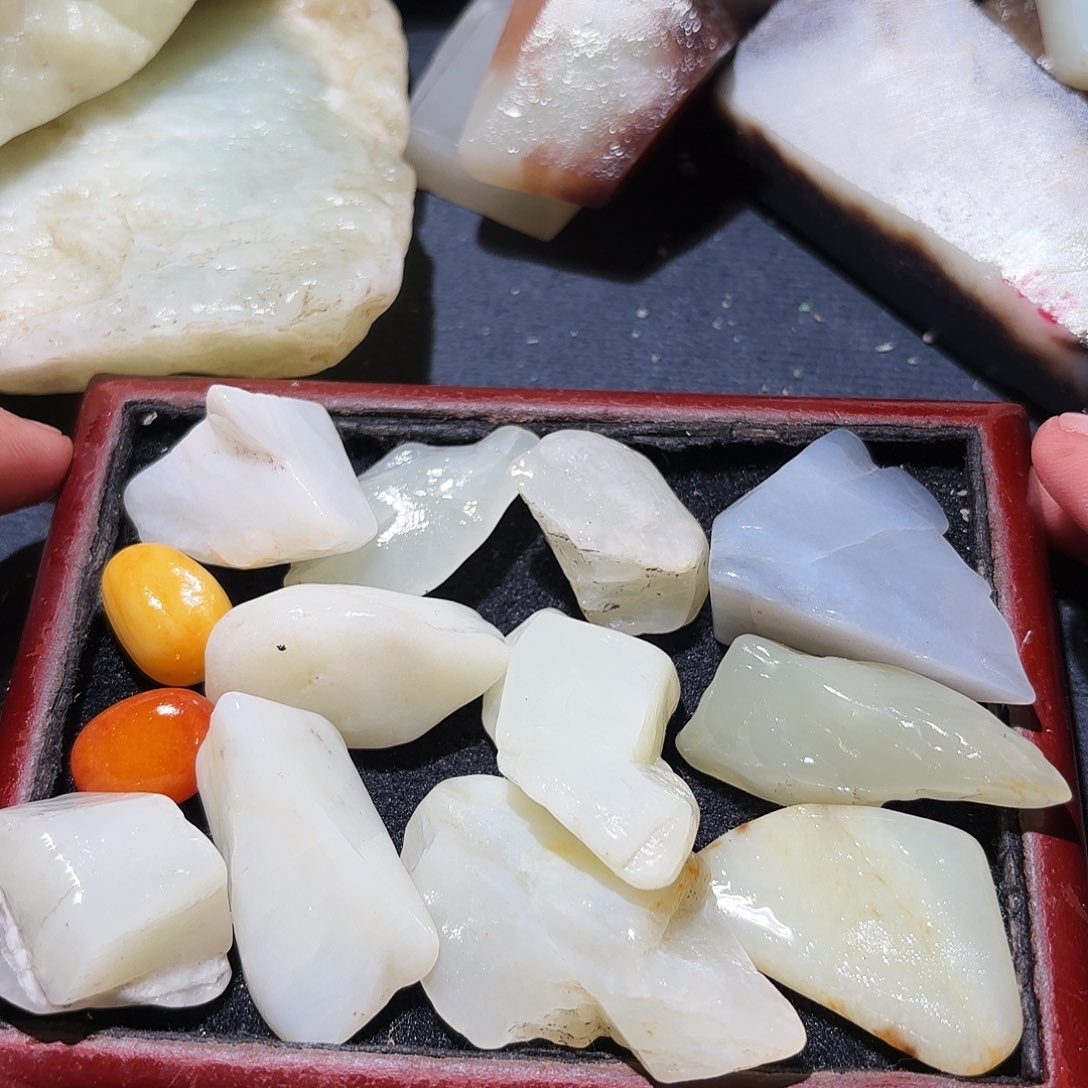 和田玉未镶嵌珠宝奇石