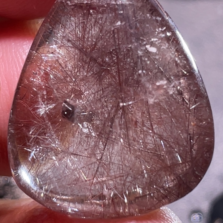 独***忆未镶嵌发晶颈饰钛