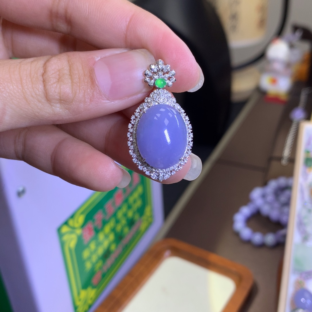 翡翠颈饰18K金镶嵌翡翠