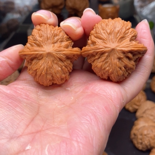 桃核吊坠`***’磨盘狮子头