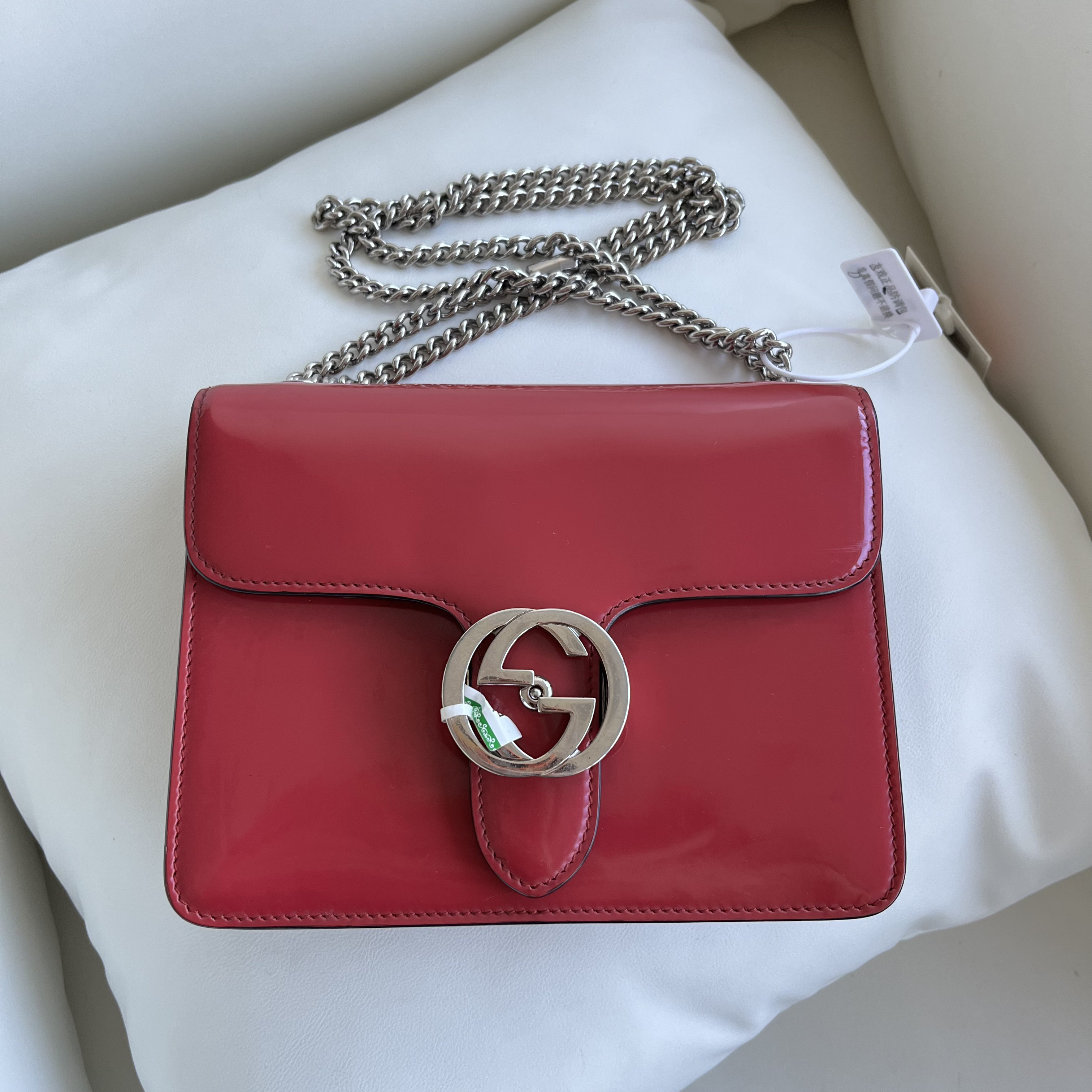 95新 GUCCI/古驰 XM/火龙果漆皮方胖双G链条斜挎包/WJ05123331