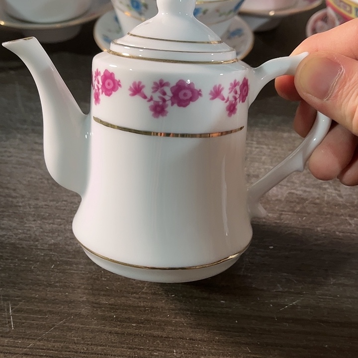 瓷片景德镇陶瓷茶壶。