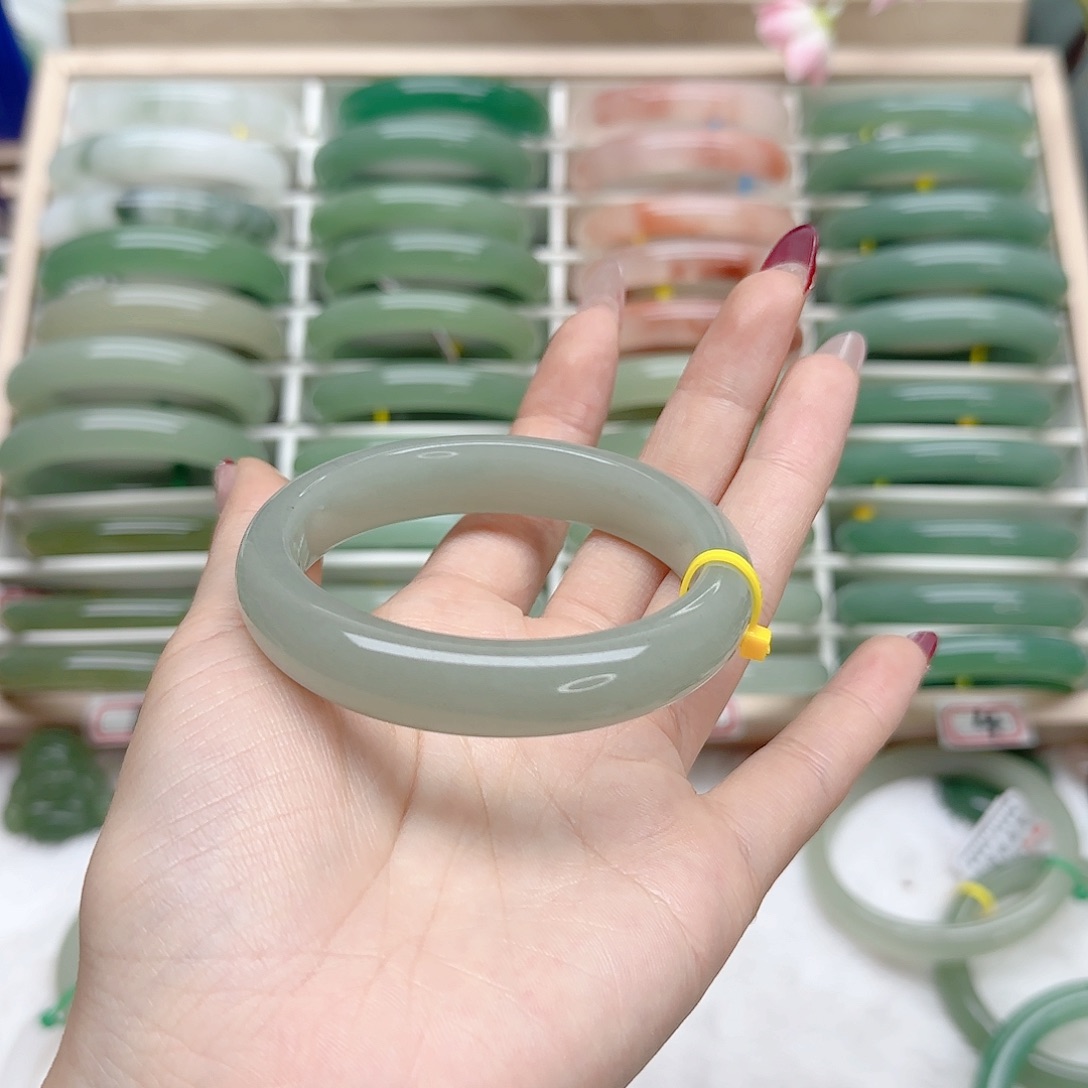 石英质玉手镯未镶嵌58口径