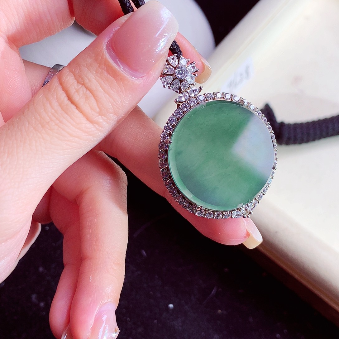 颈饰银S925镶嵌翡翠