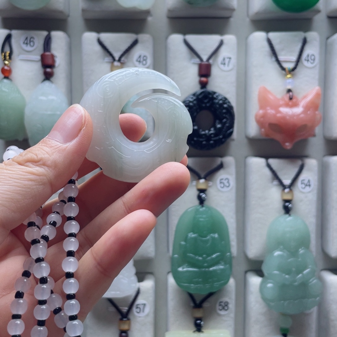 石英质玉未镶嵌颈饰