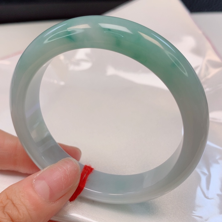 翡翠手镯未镶嵌52圈