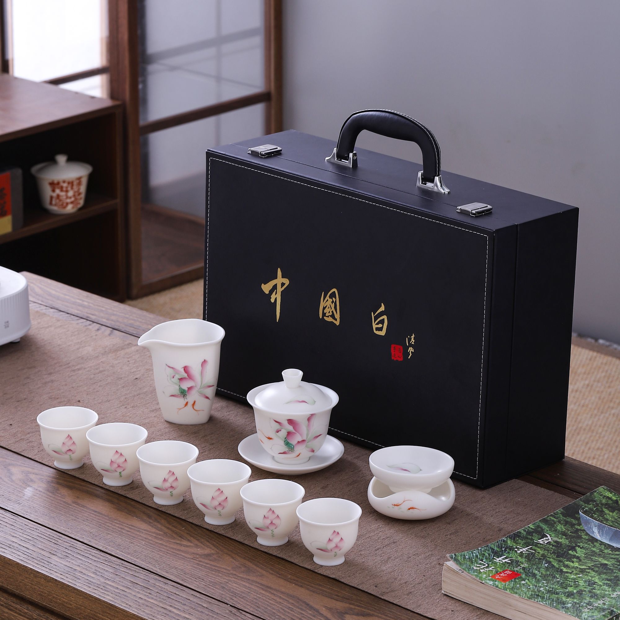 当代 羊脂玉素烧手绘步步生莲盖碗套装