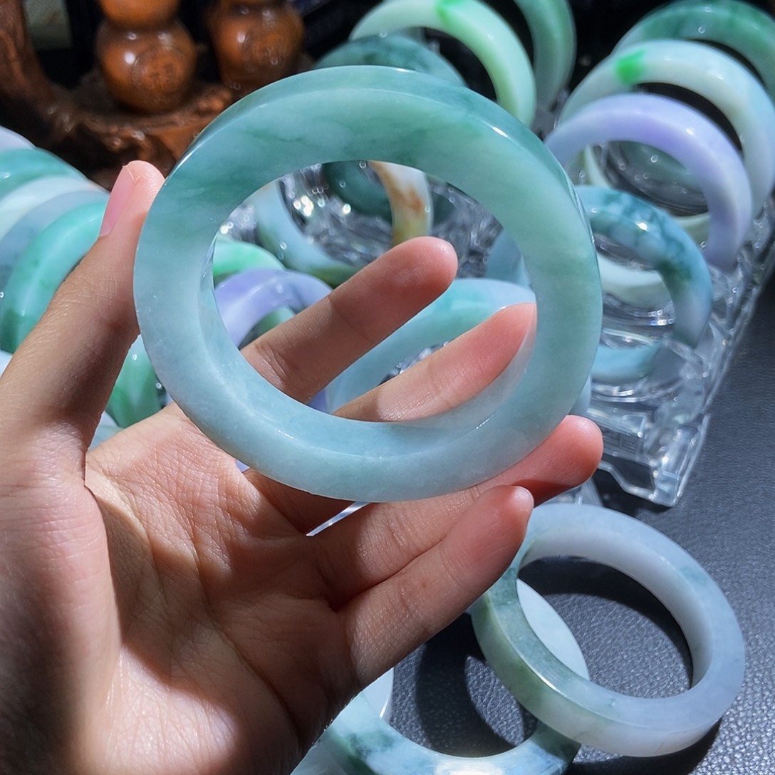 蔷***薇定制翡翠未镶嵌手镯