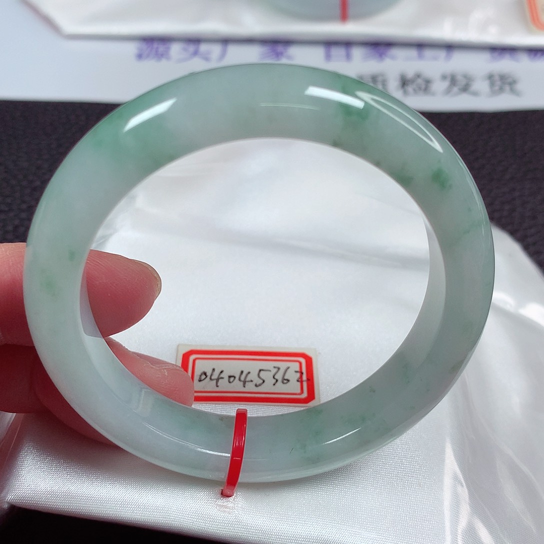 翡翠手镯未镶嵌天然翡翠手镯