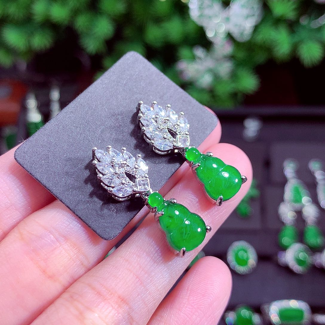 颈饰未镶嵌翡翠天然