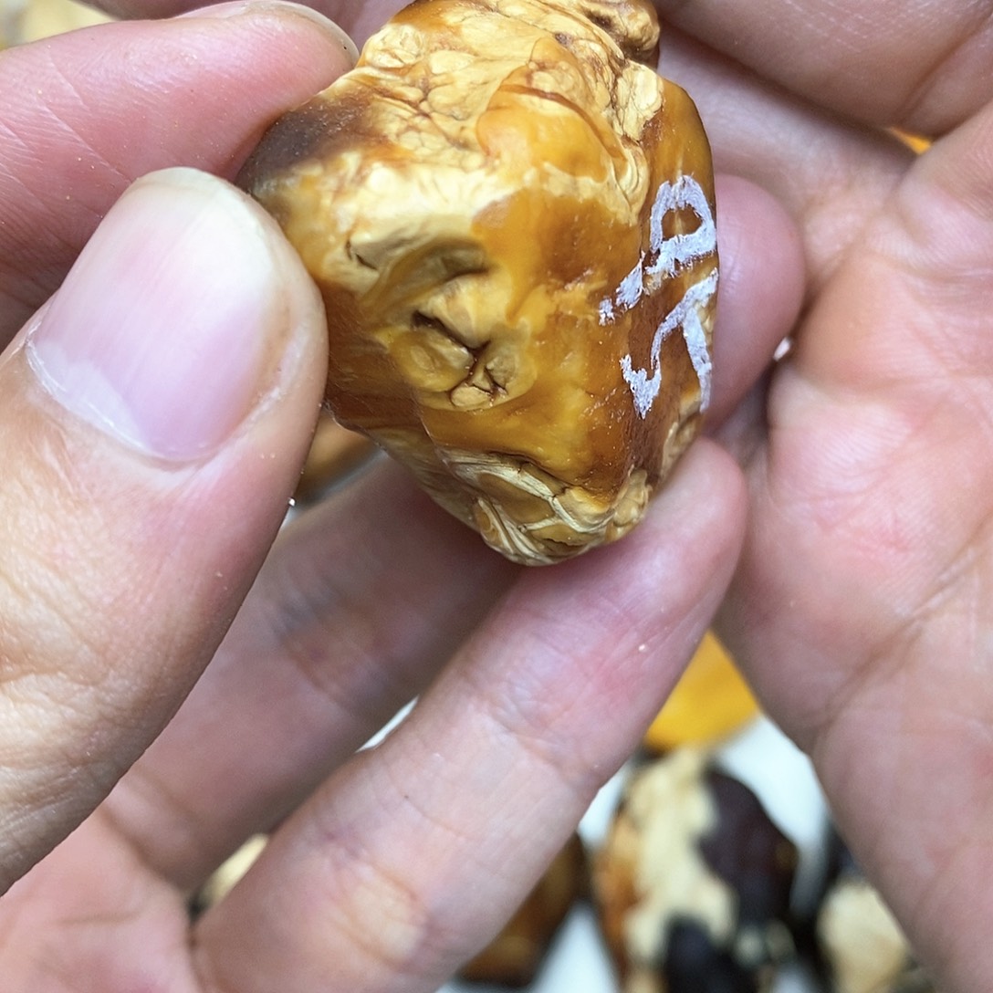 定制蜜蜡未镶嵌裸石