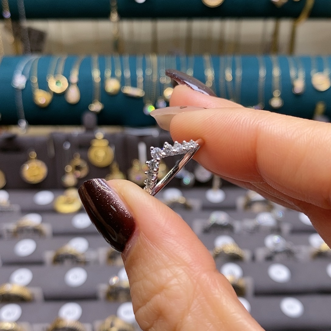 钻石戒指18K金镶嵌天然钻石