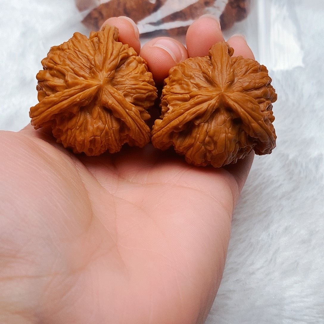 王***.吊坠文玩核桃三棱